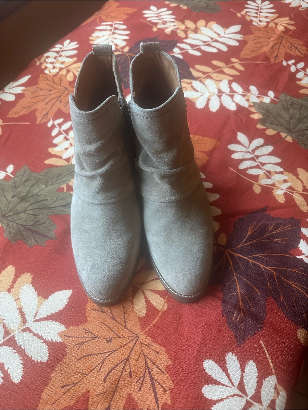 Women's Suede Ankle Boots - Light Gray Brand: Earth